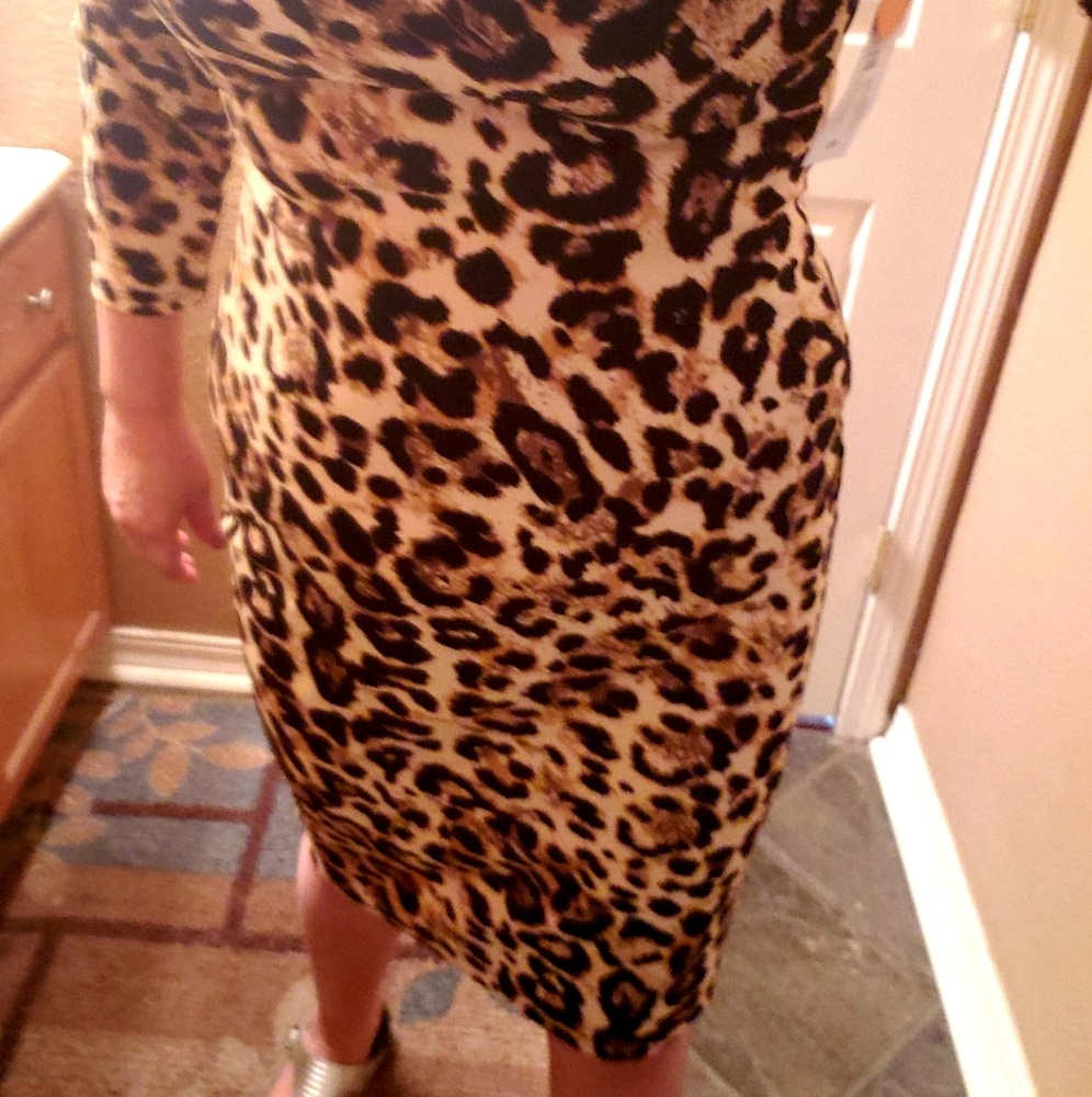 Dress - Picture 3 of 10